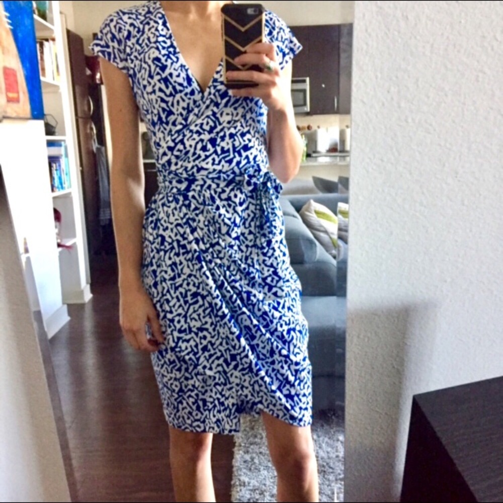 Perfect 💙 Blue & White Maggy London Wrap Dress